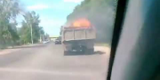 Самосвал не имеет никаких проблем если в кузове пылает огонь